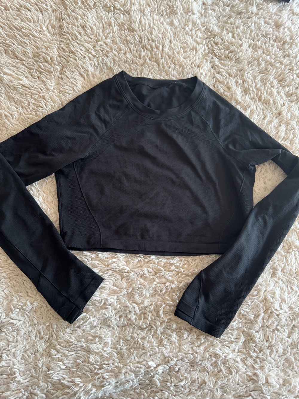 Aritzia long sleeve crop (swiftly material) - Picture 4 of 8